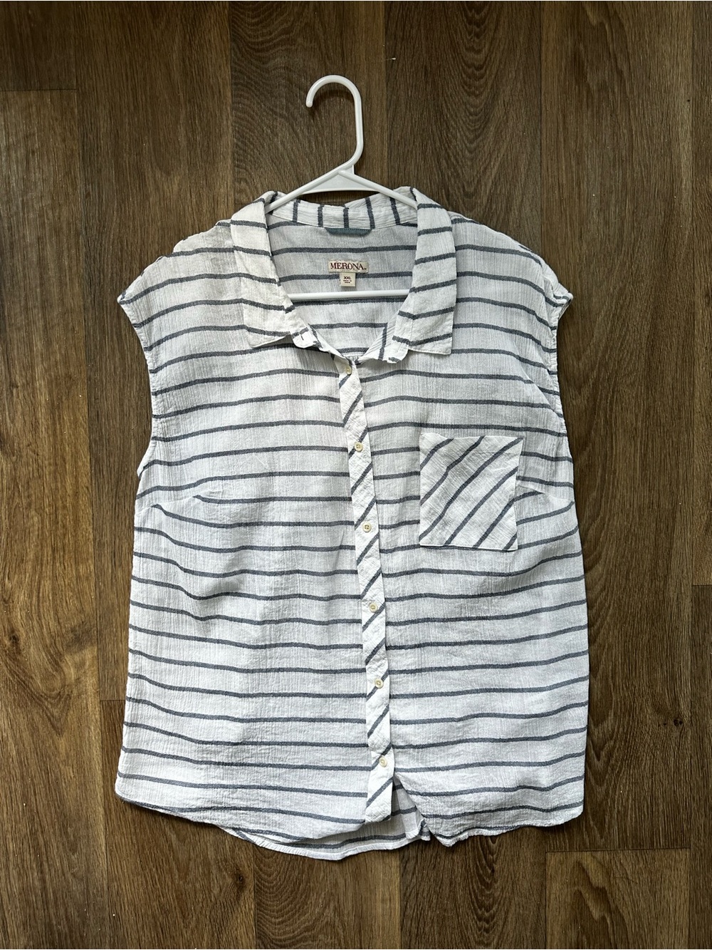 Merona Women’s Striped Sleeveless Button Down Shirt White Gray Size 2XL Pocket